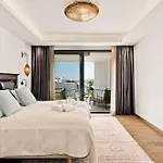 Villa V - Chic 6-Bedroom Villa In Los Olivos, Marbella