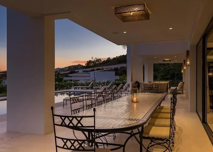 Villa V - Chic 6-Bedroom Villa In Los Olivos, Marbella