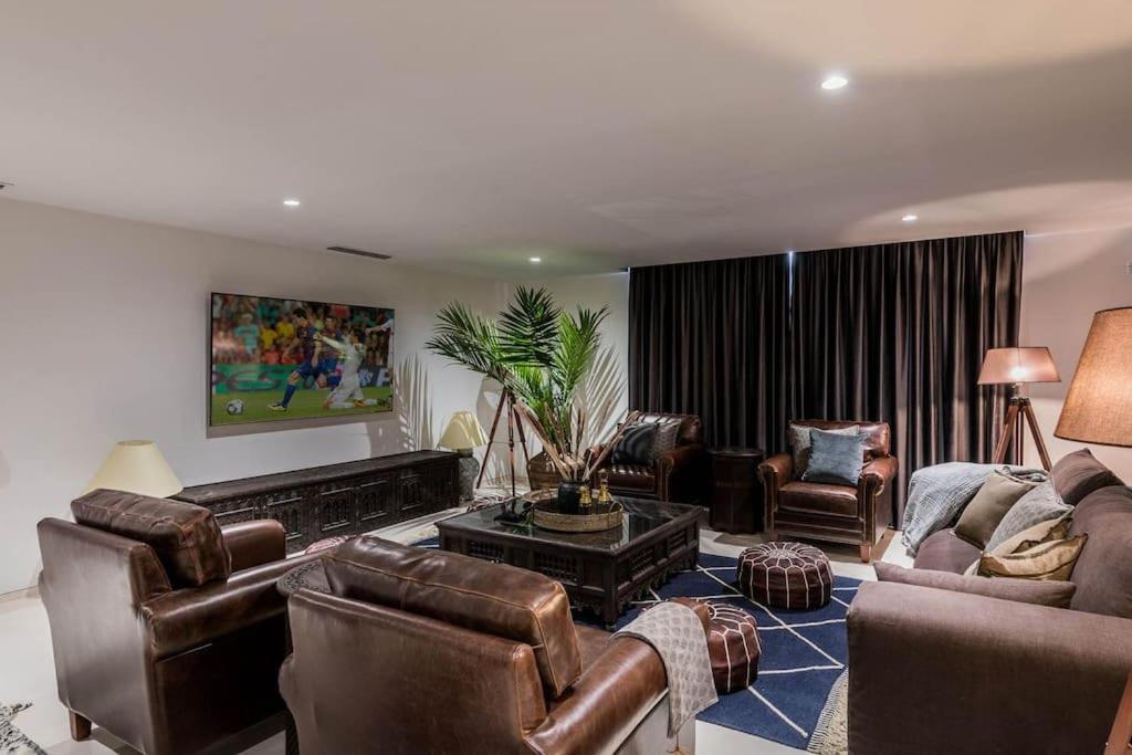 V - Chic 6-bedroom In Olivos,