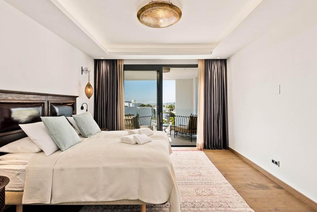 V - Chic 6-bedroom In Olivos, Marbella