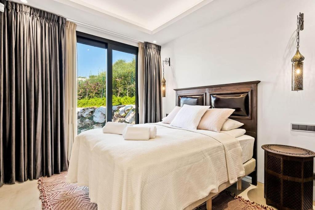 Villa V - Chic 6-bedroom In Olivos, *