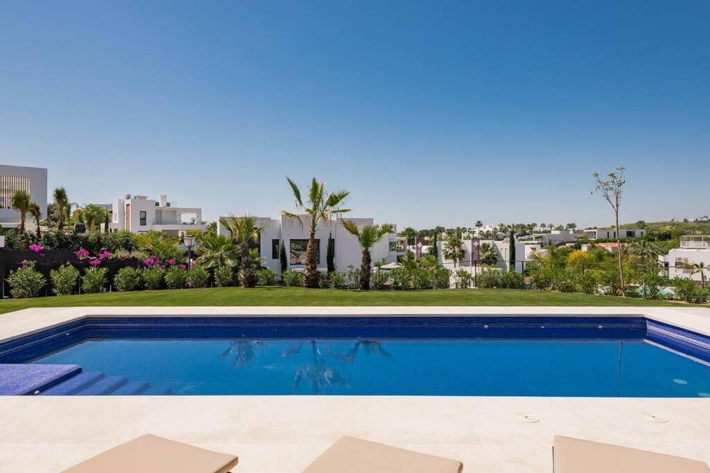 Villa V - Chic 6-bedroom In Olivos,