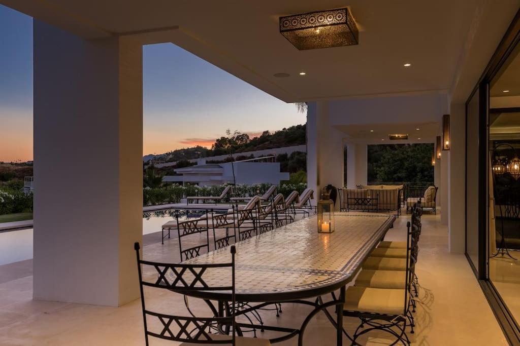 V - Chic 6-bedroom In Olivos, *