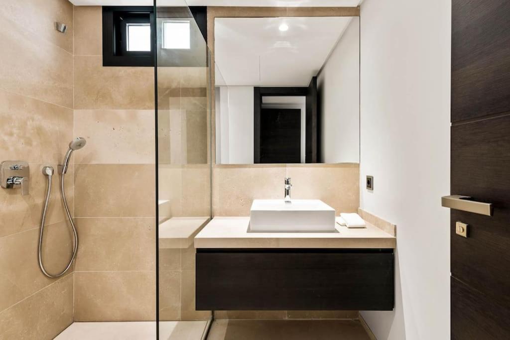 Villa V - Chic 6-bedroom In Olivos,